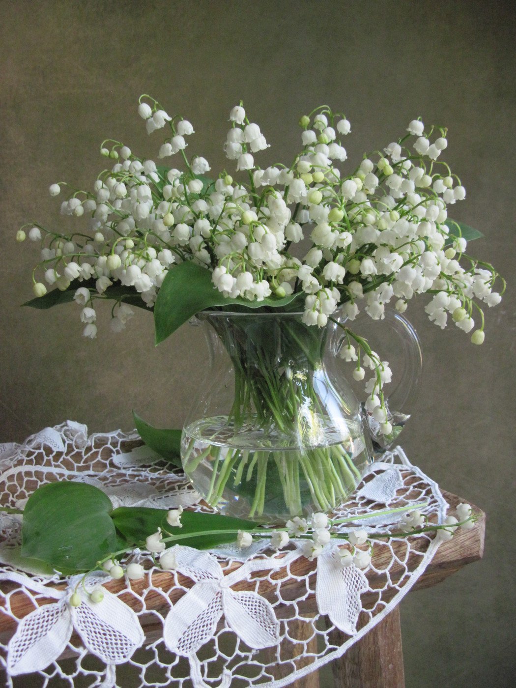 Ландыши в красивой вазе