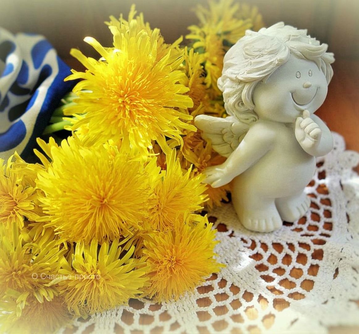Ангелочек с цветами