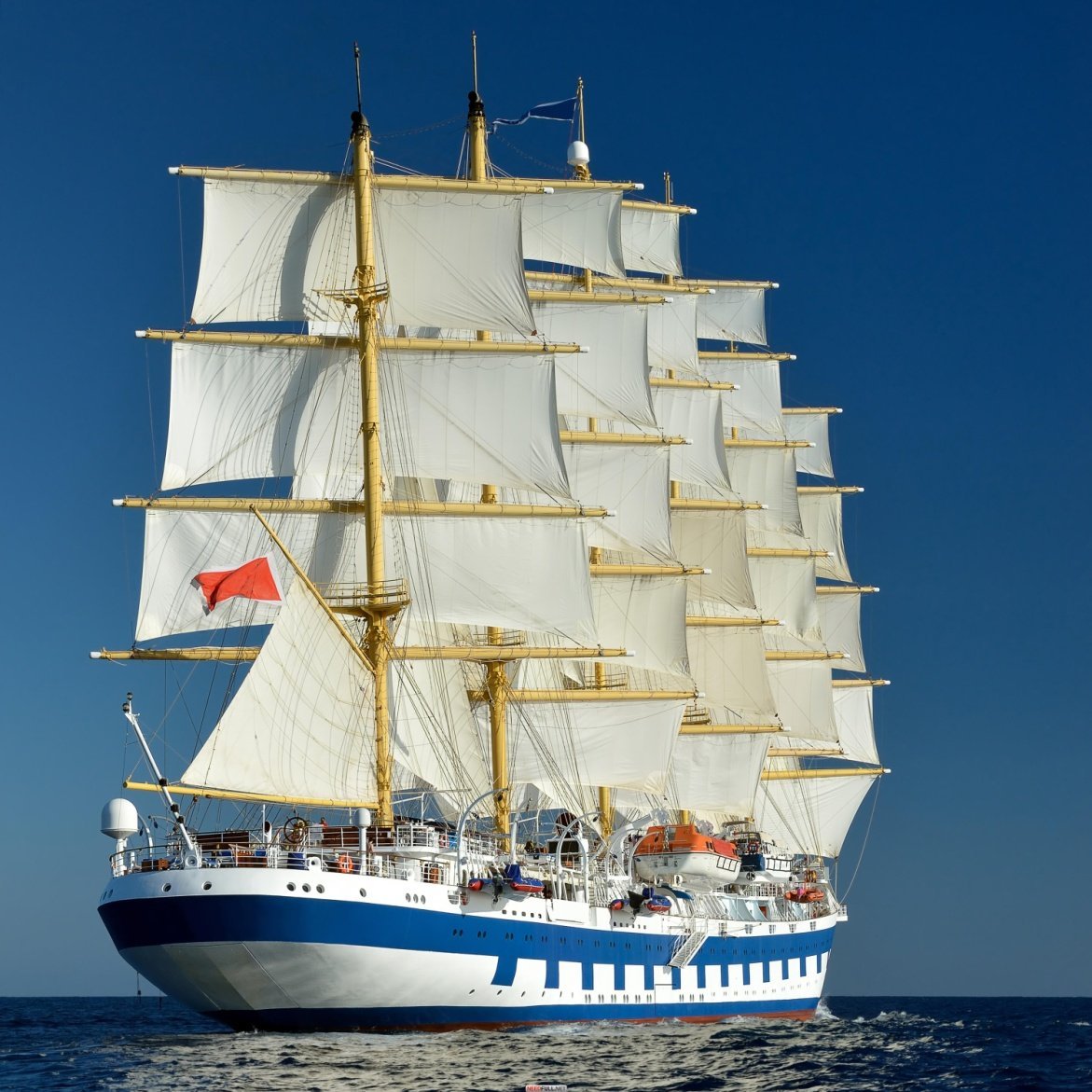 Красивый корабль