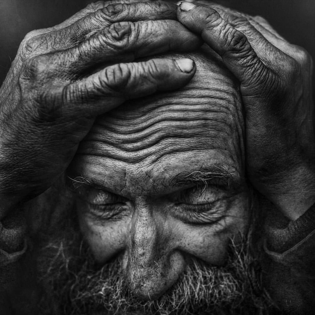 Портрет старика чб