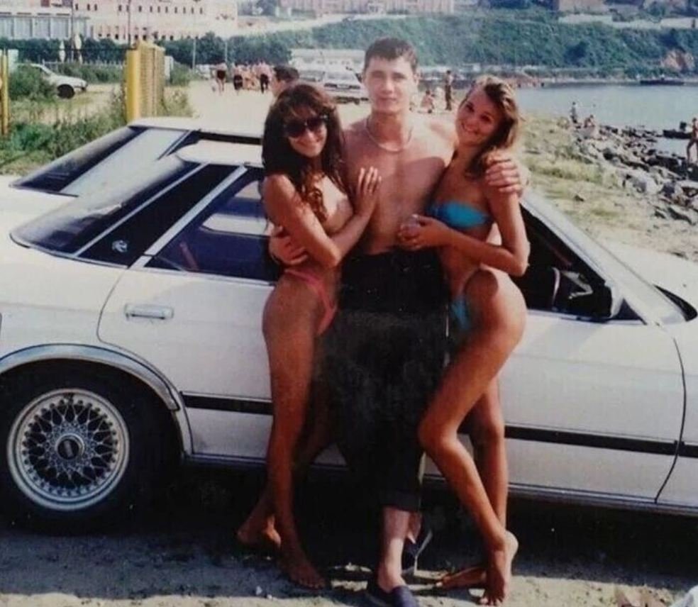 Дэн Стилл девушки 90