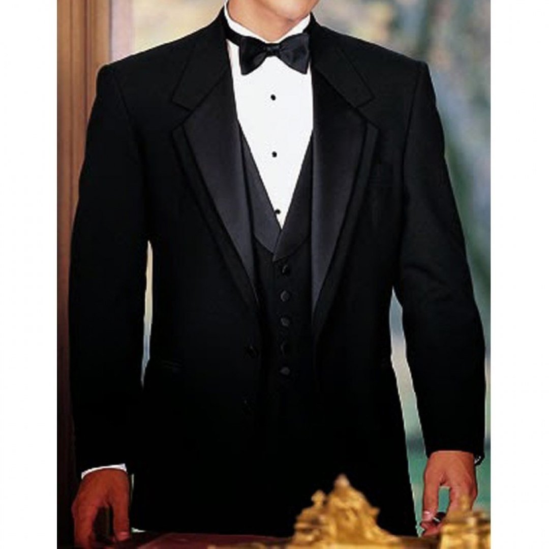 Мужчина в смокинге
