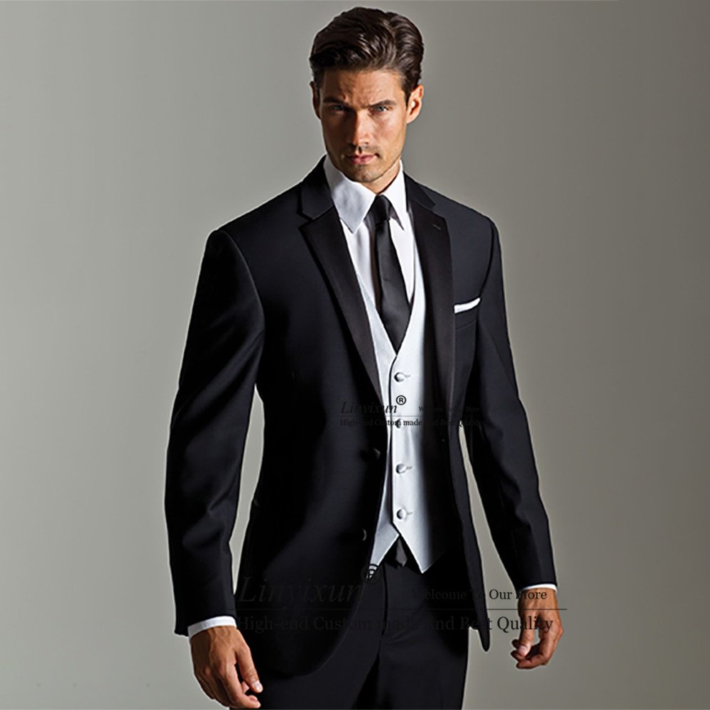 Мужчина в смокинге