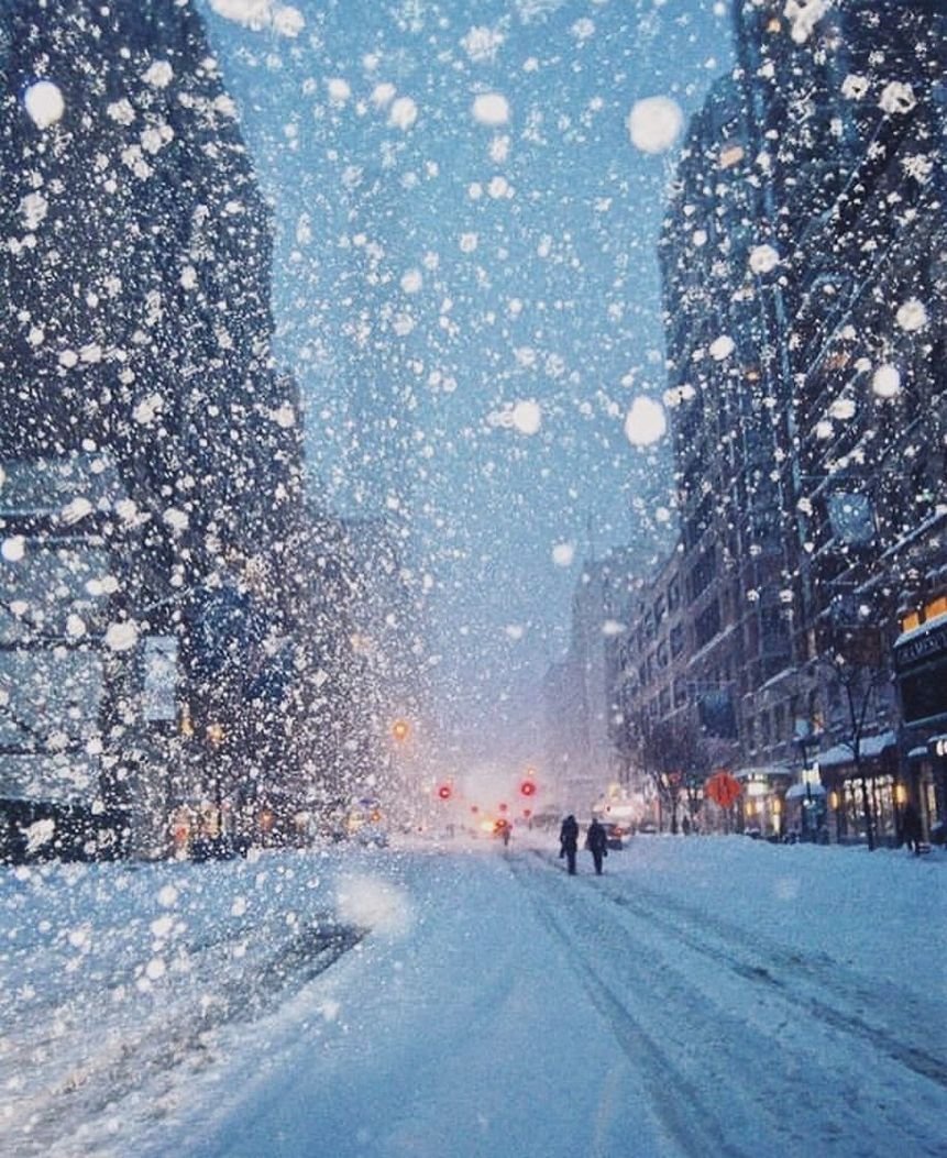 Снег ночью в городе