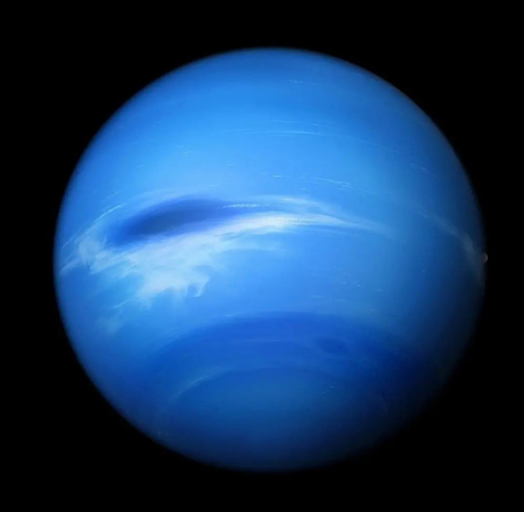 Планета Нептун в космосе