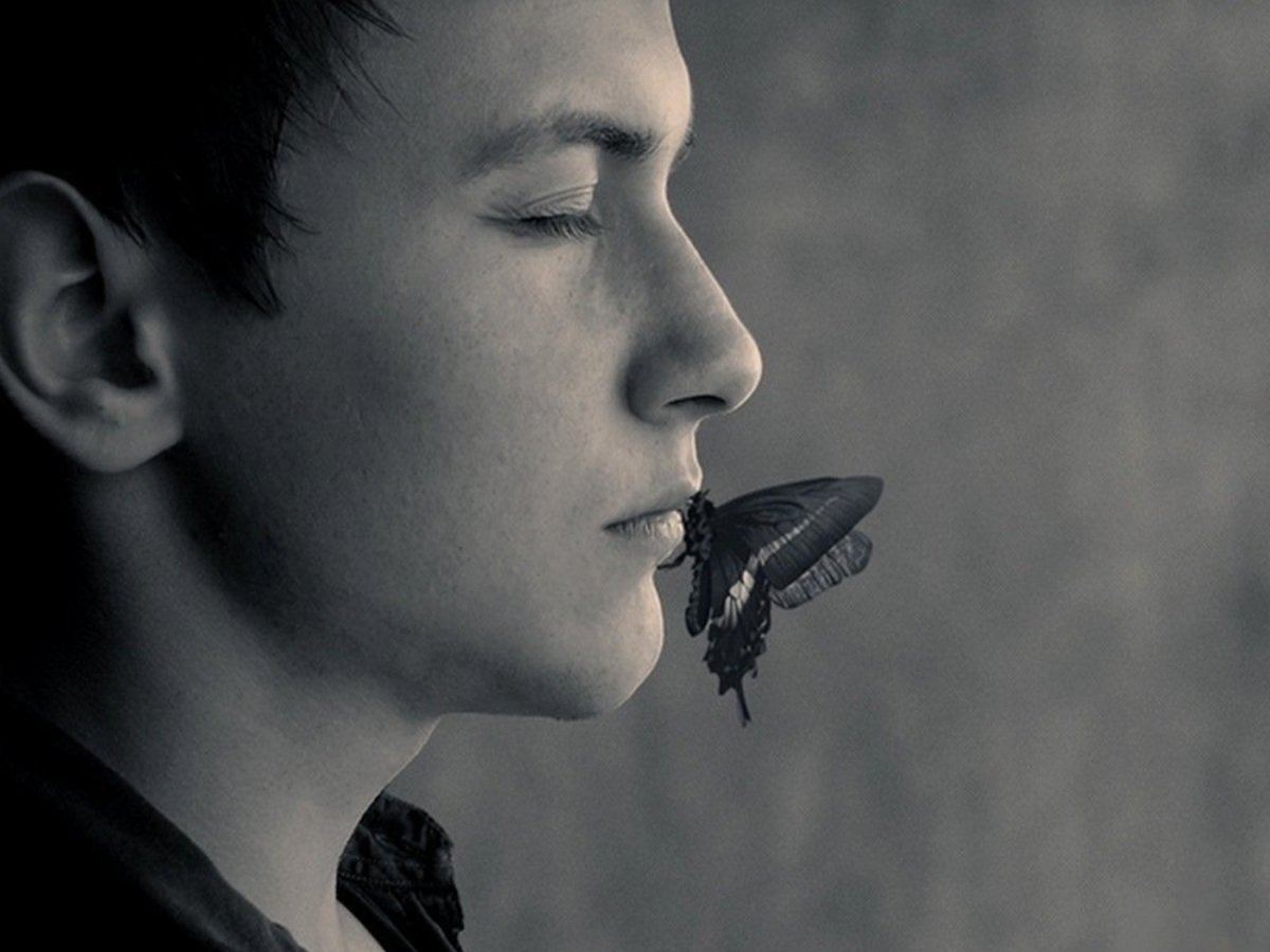 Человек молчит