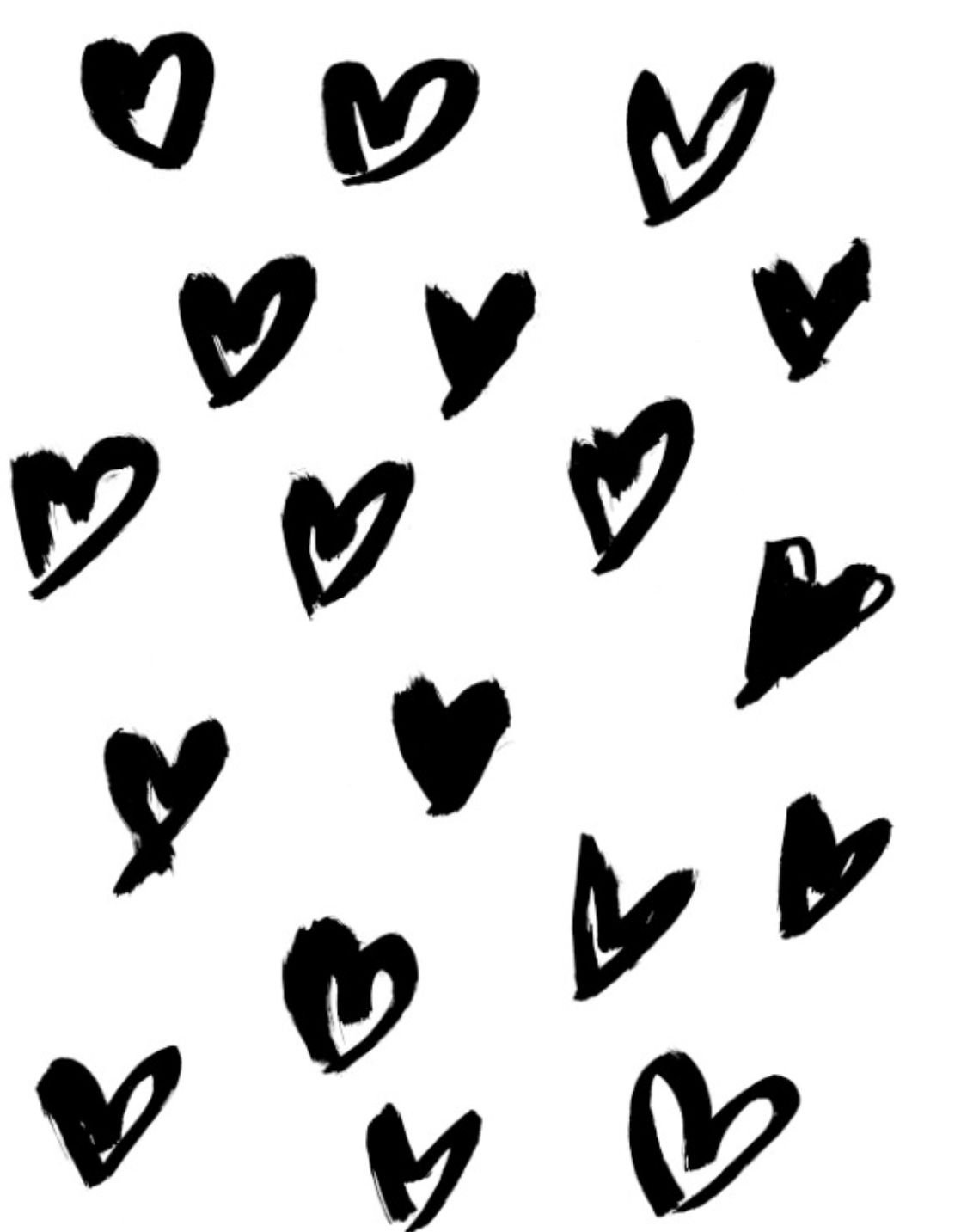 Белое сердечко на черном фоне