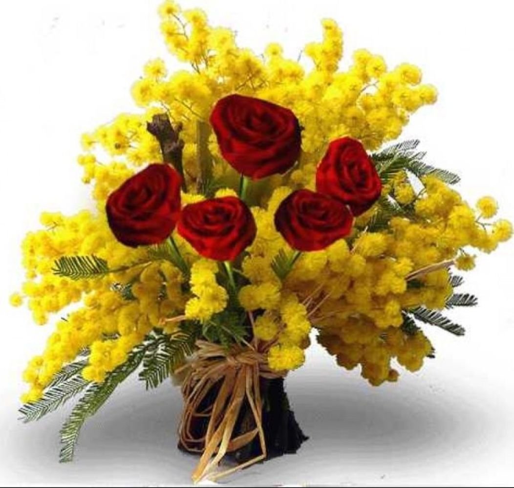 Букеты с мимозой и другими цветами