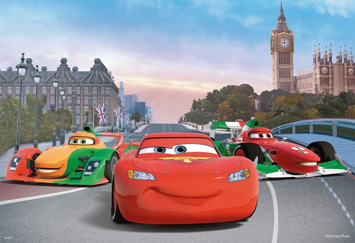 Молния Маккуин на белом фоне