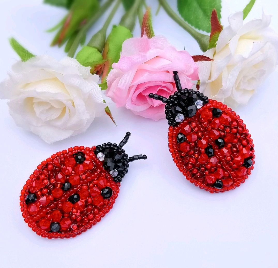 Брошь Божья коровка