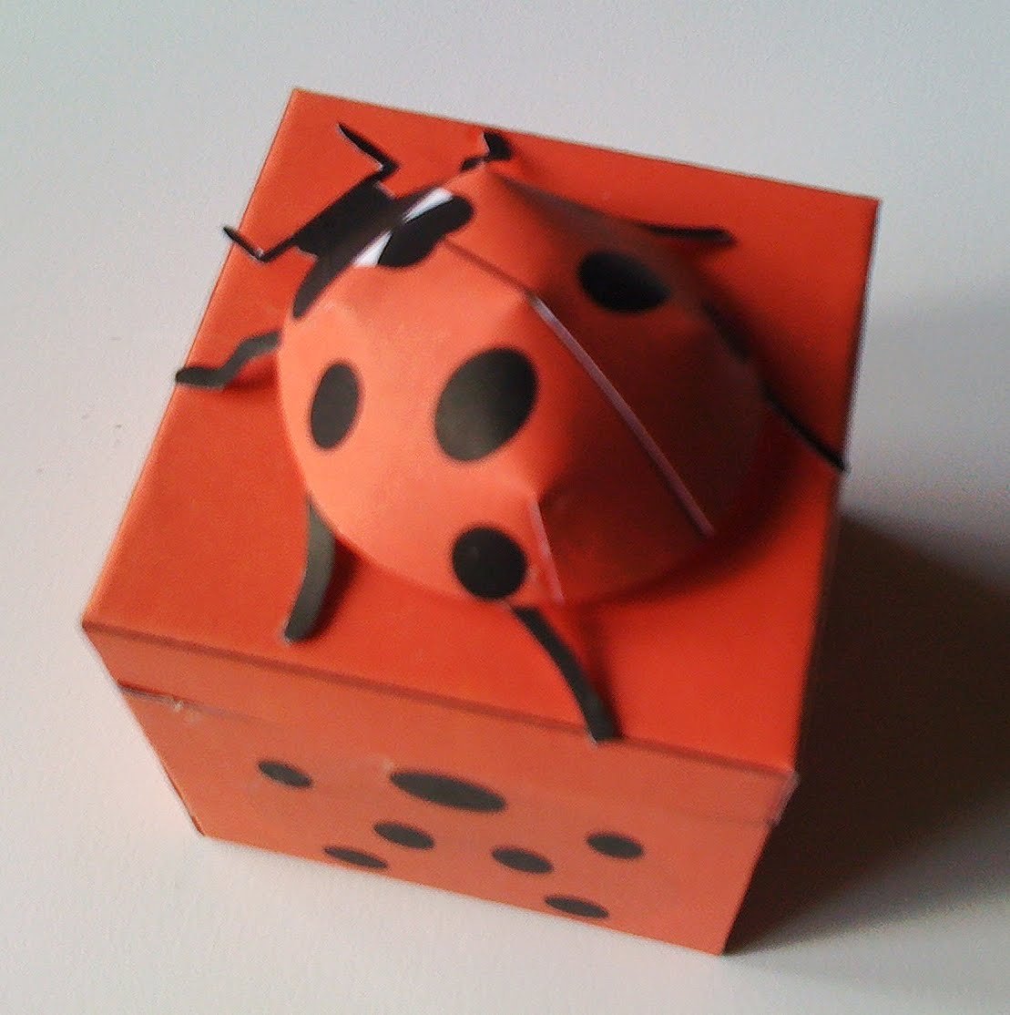 Божья коровка из бумаги объемная