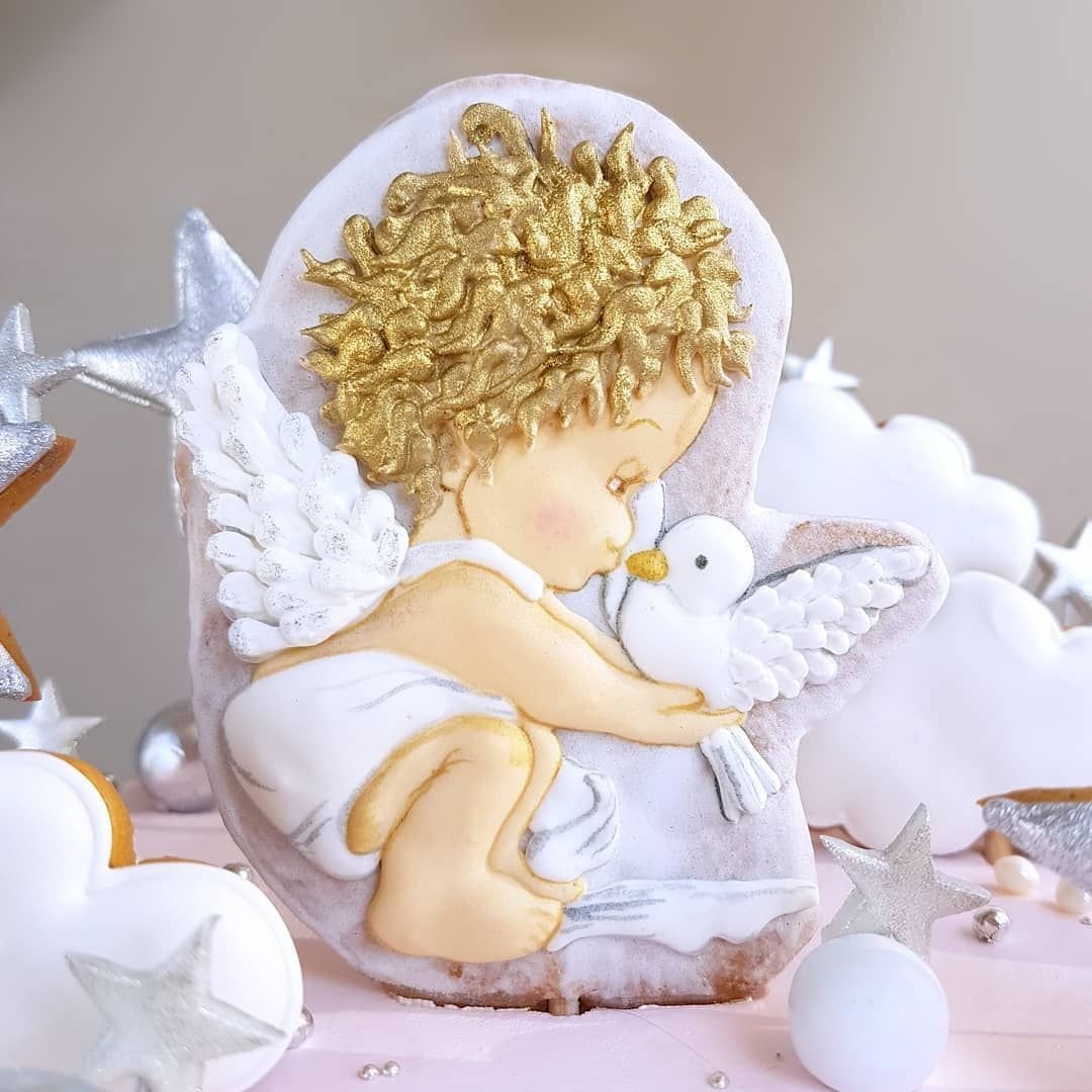 Ангелочек с голубем