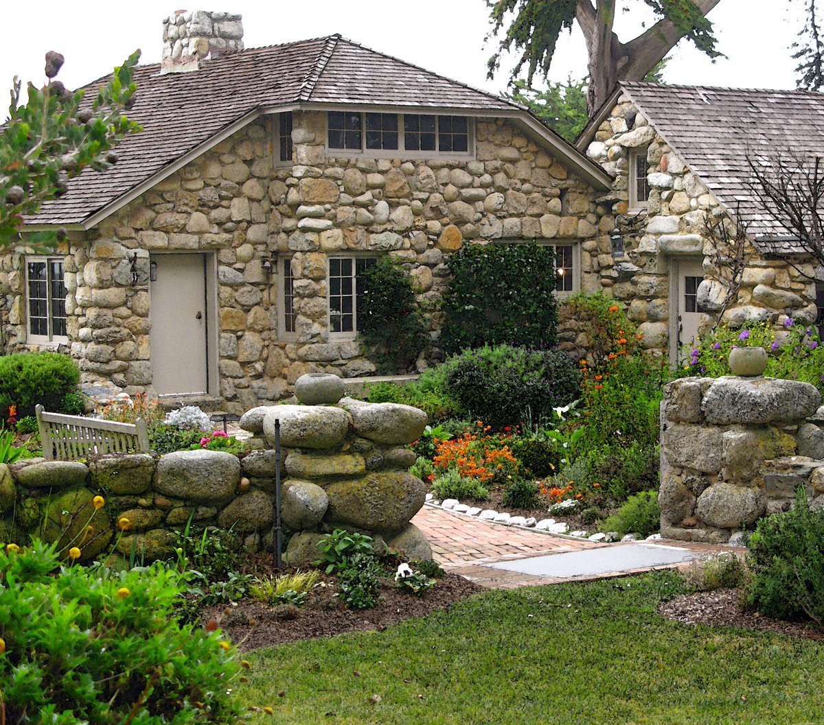 Красивые каменные дома