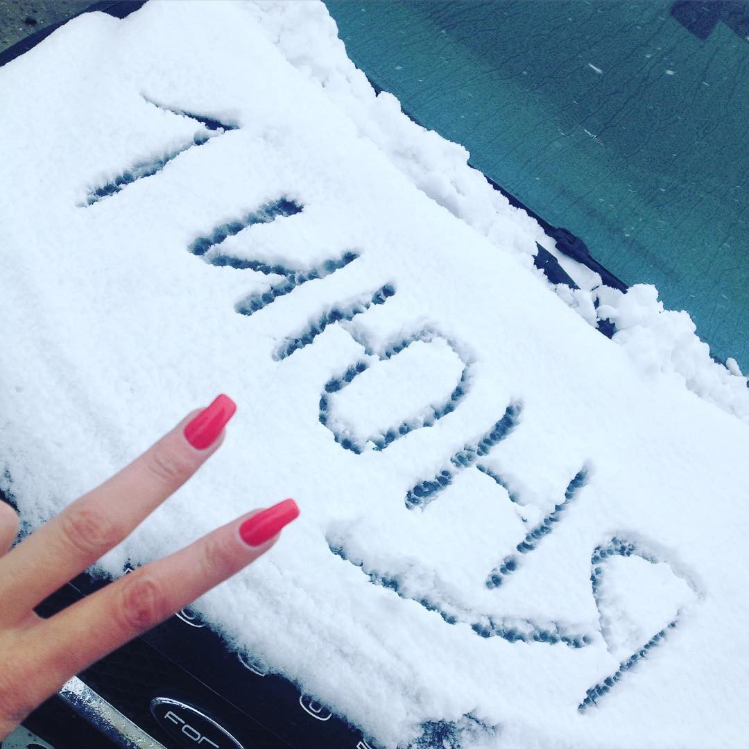 Рисунки из снега на машине