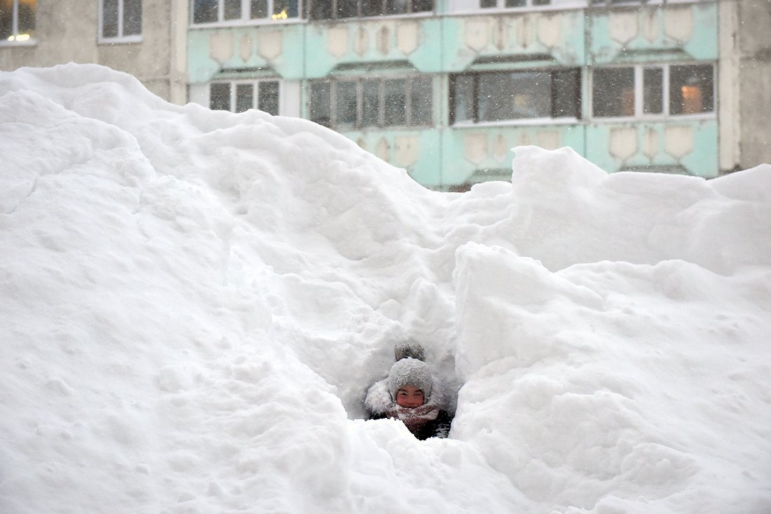 Машина под снегом