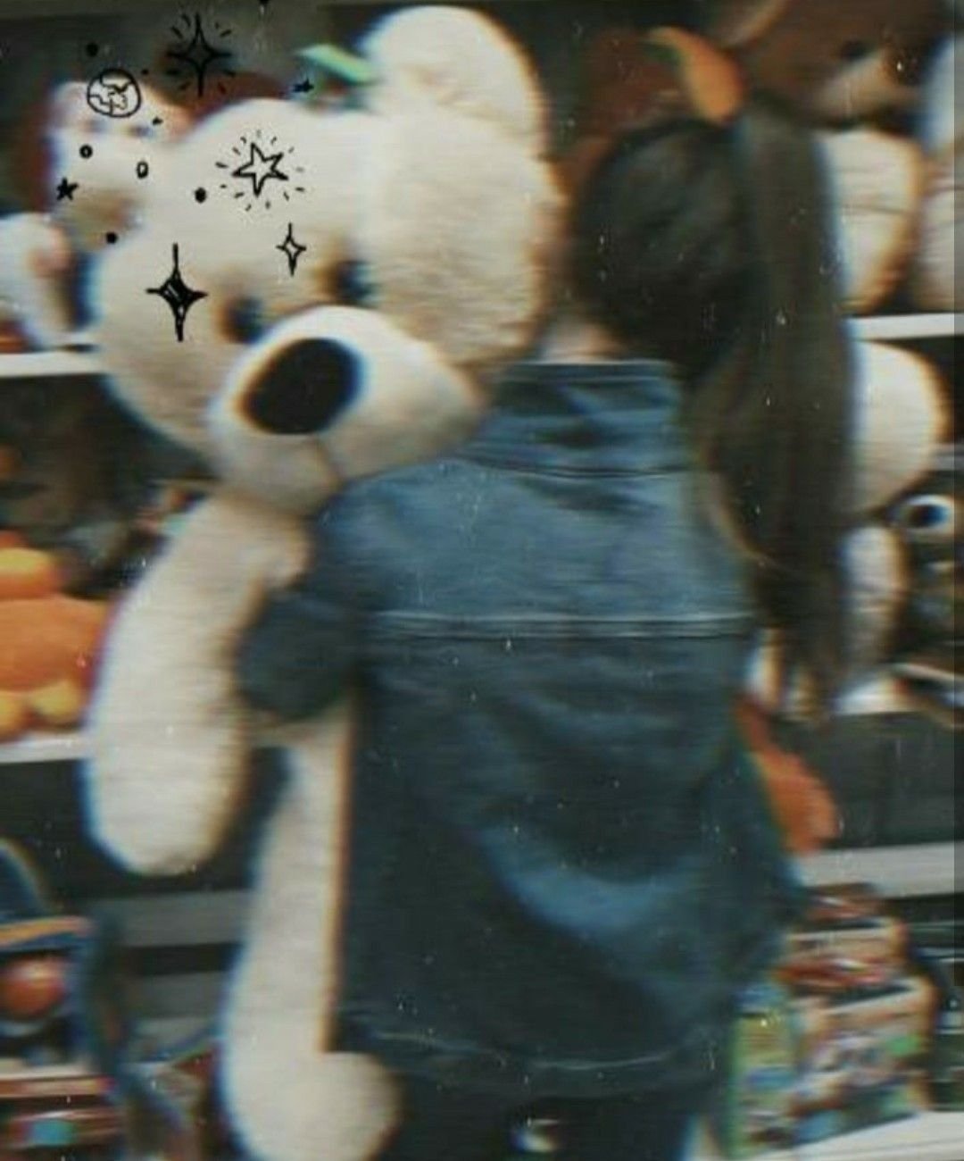 Девушка с плюшевым медведем