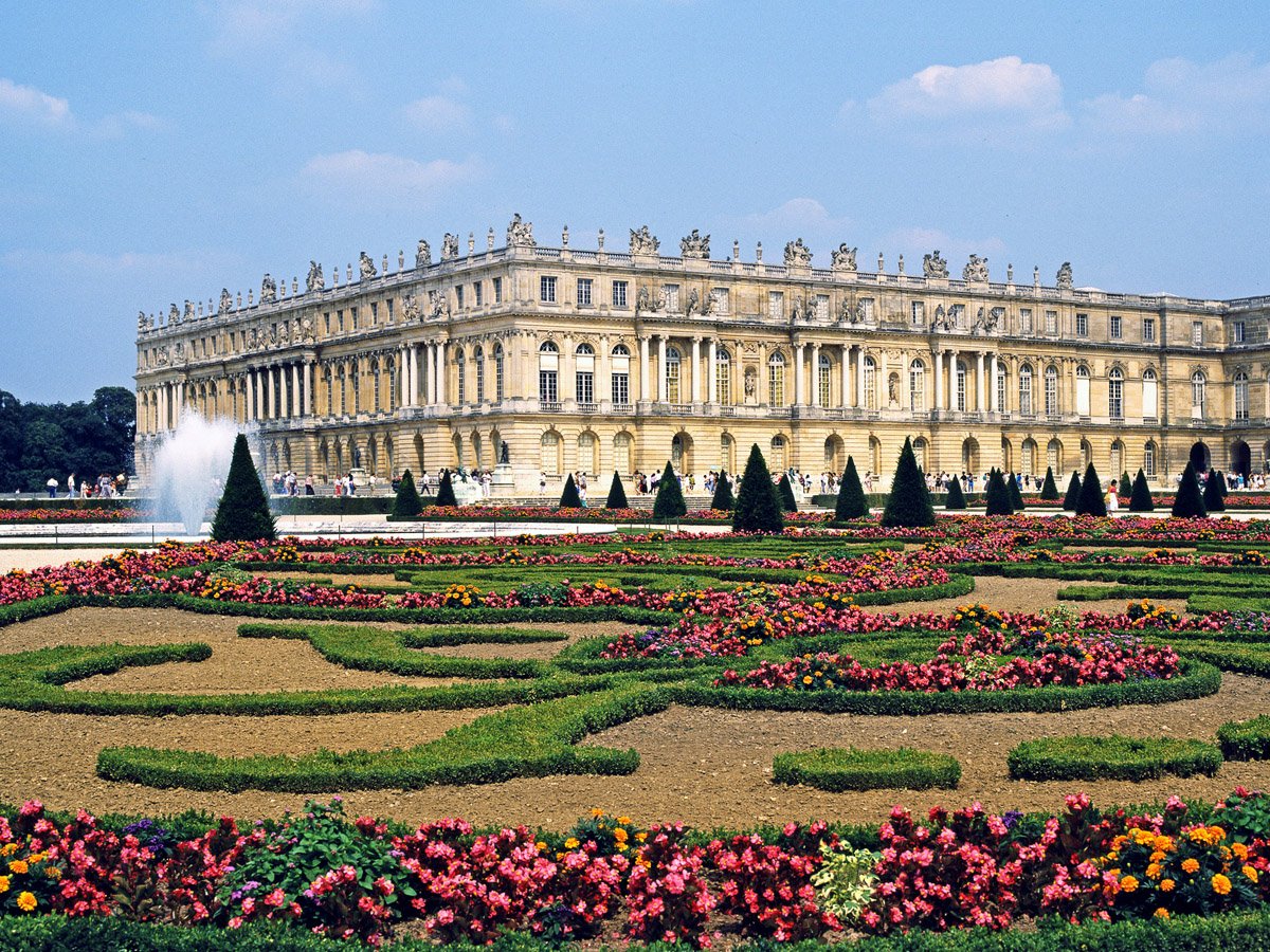 Почему версаль. Версальский дворец Версаль Франция. Дворцово парковый ансамбль Версаль в Париже. Франция Барокко Версальский дворец. Королевская резиденция Версаль.