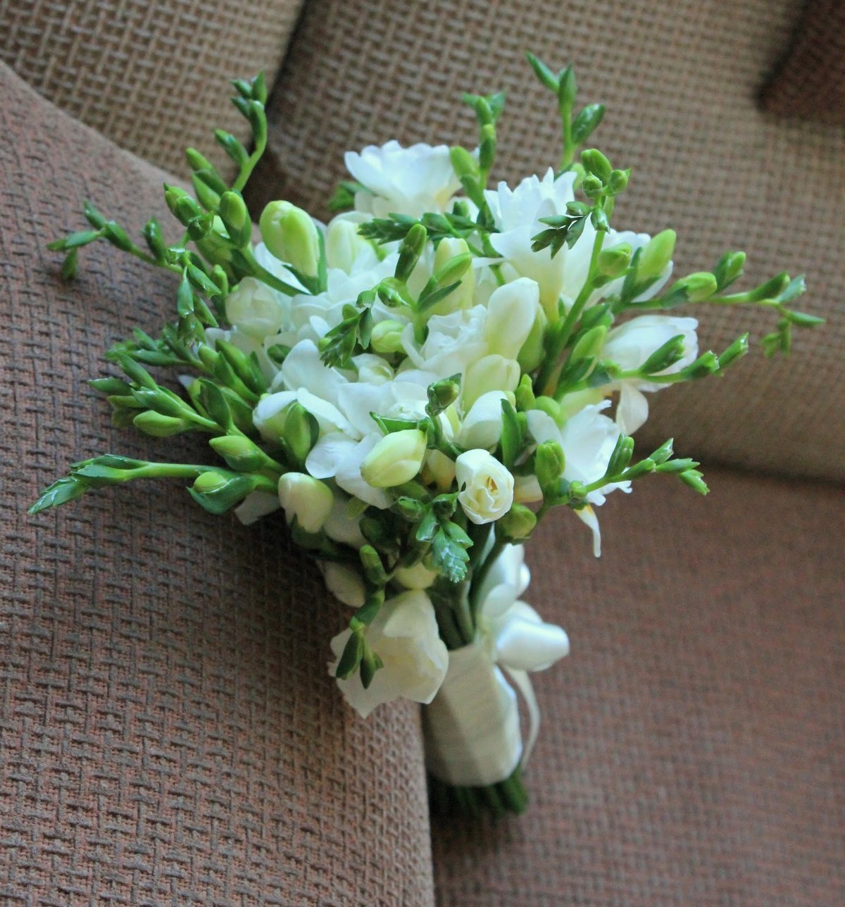 Свадебный букет гортензия ранункулюс