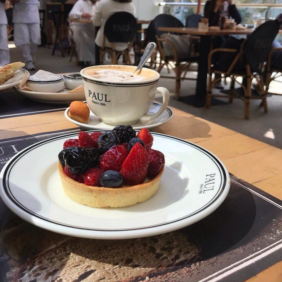 Пирожное в кафе