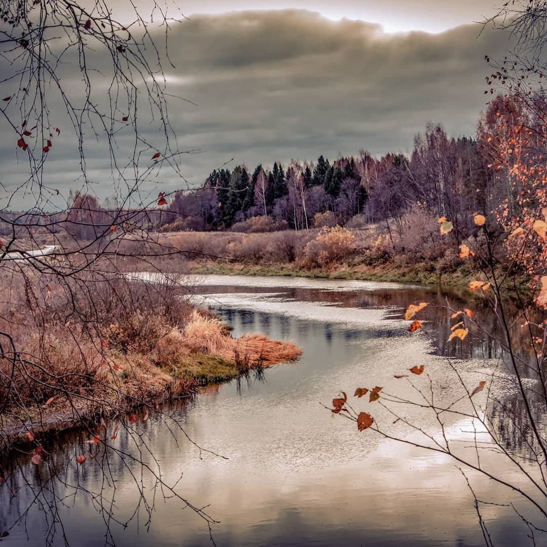 Чуть небо осенью дышало