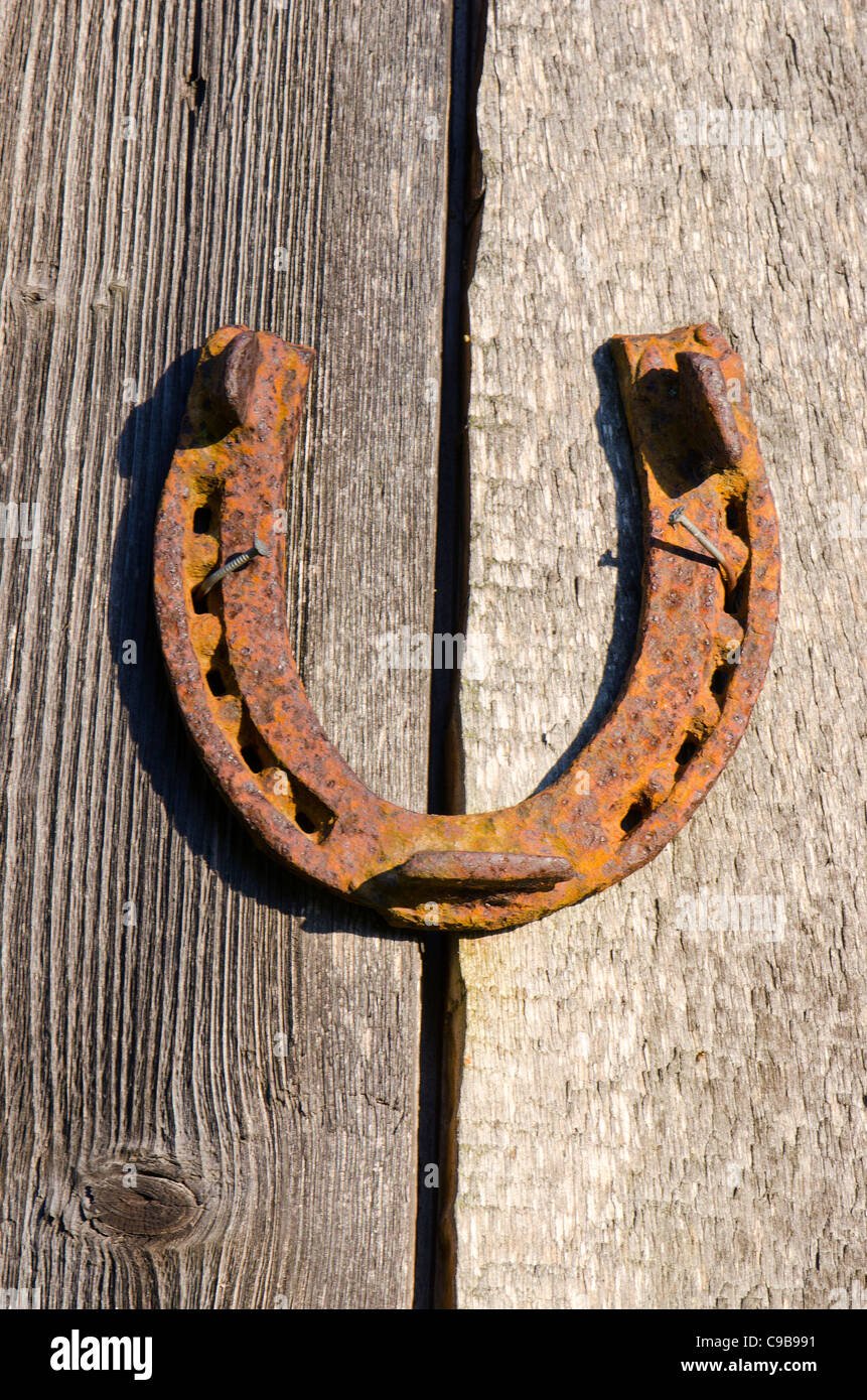 Старую подкову на стену