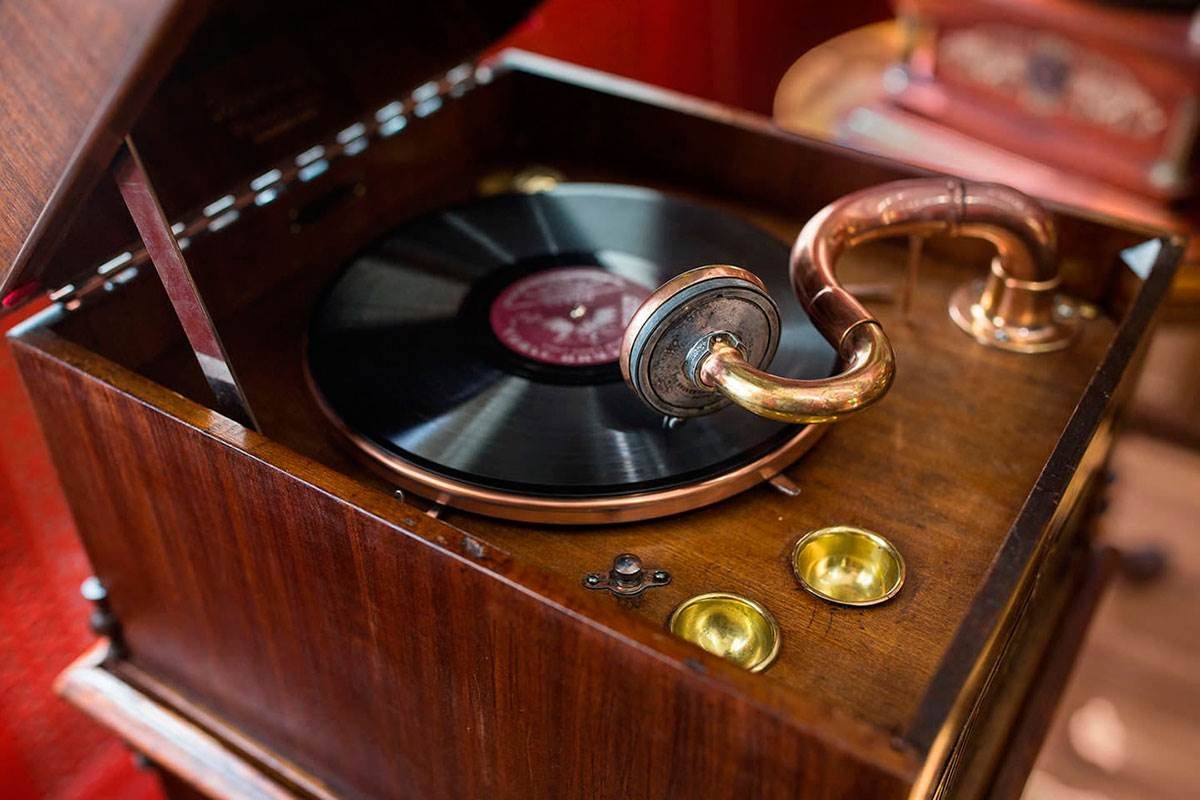 Граммофон патефон электрофон
