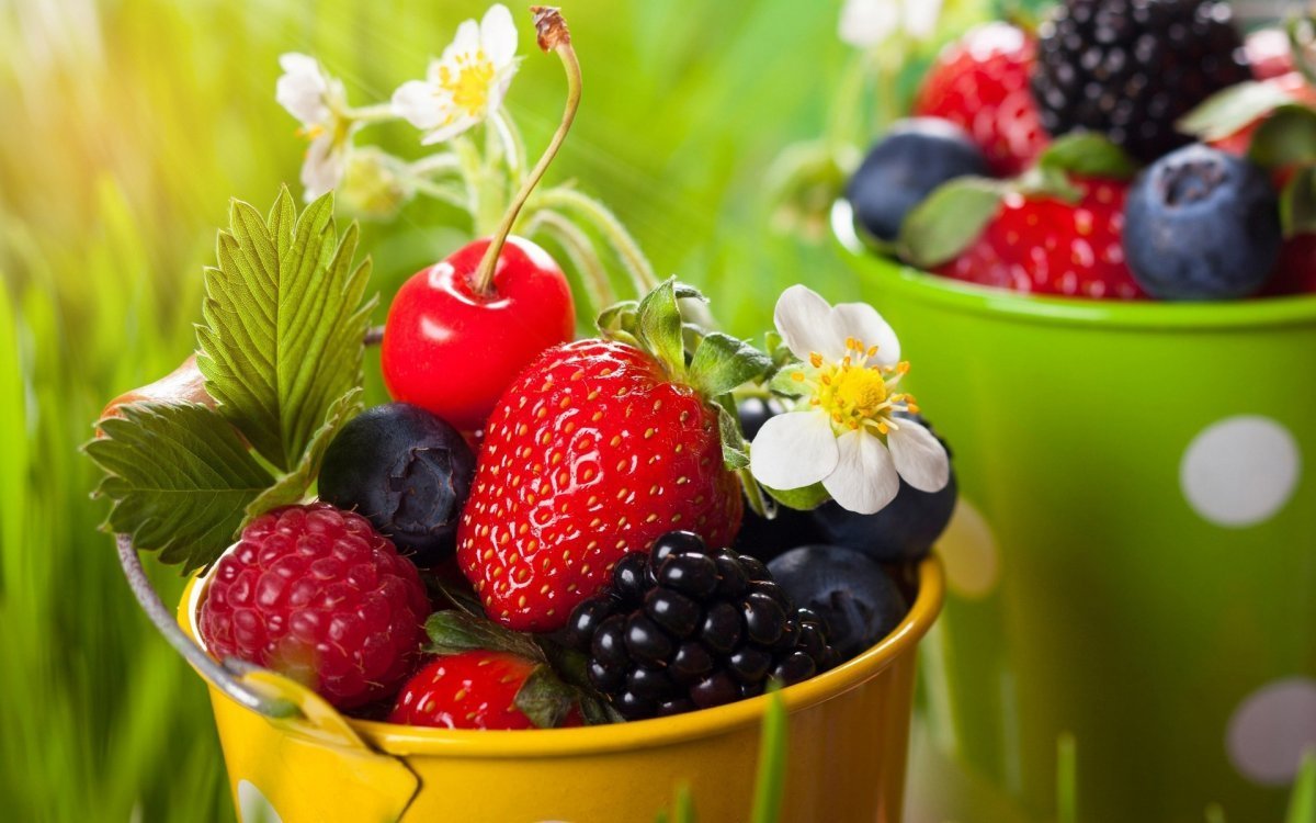 Вишня, ежевика, малина, клубника