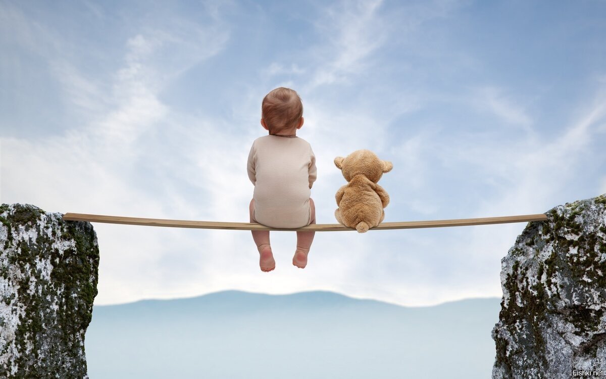 Ребенок у окна