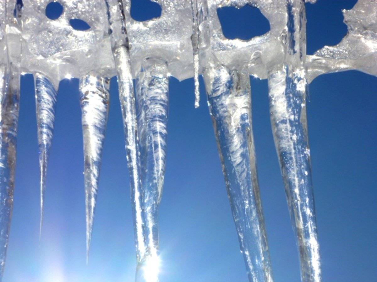 Сосульки зимой