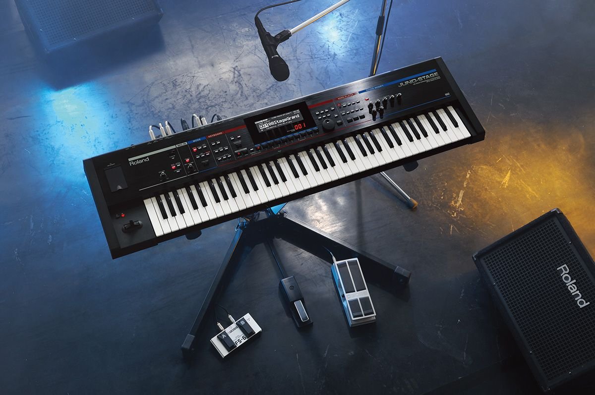 Синтезаторы Роланд на сцене
