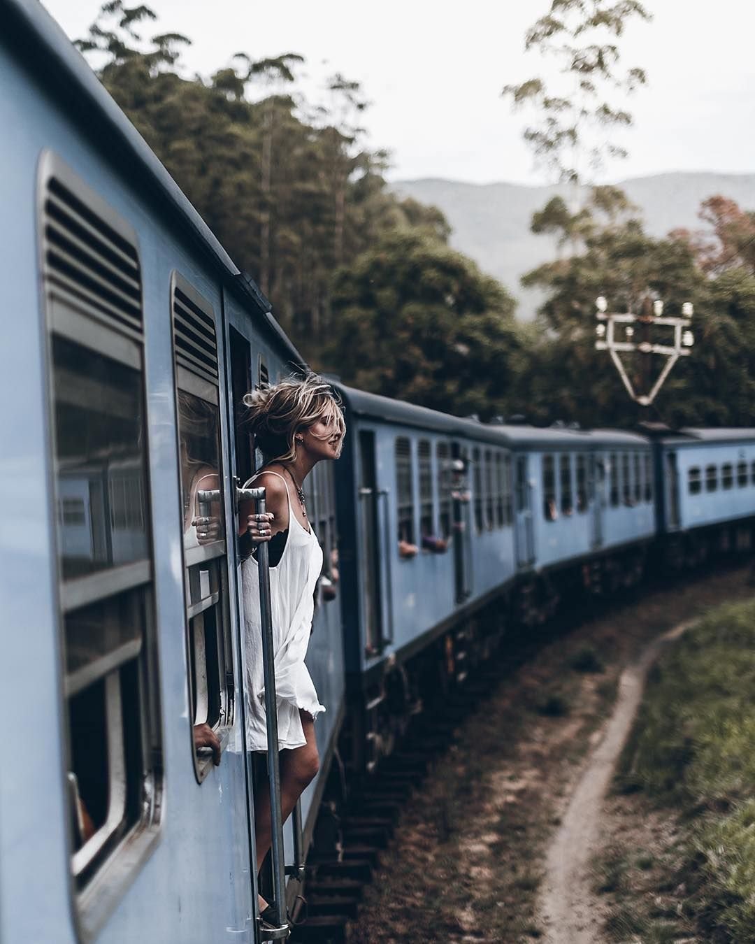 Железная дорога уходящая вдаль