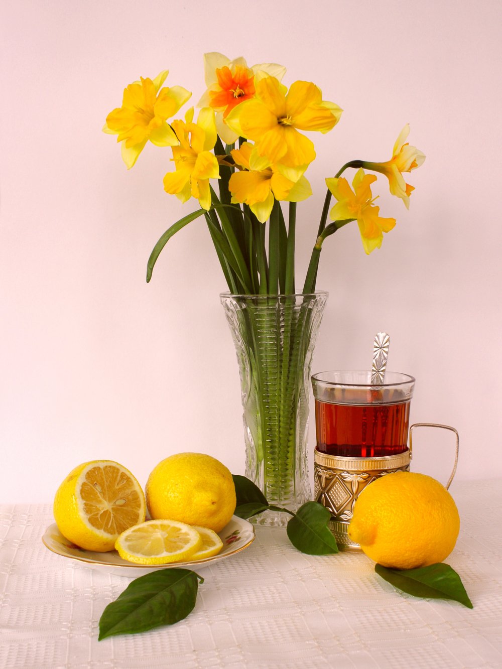 Нарциссы в вазе