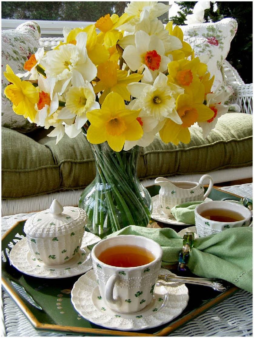 Утренний чай и букет