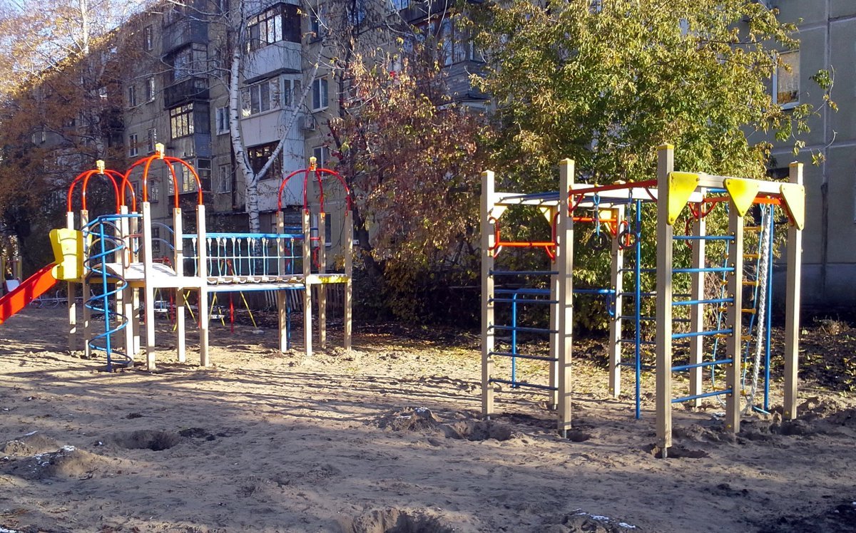 Расположение оборудования на детской площадке