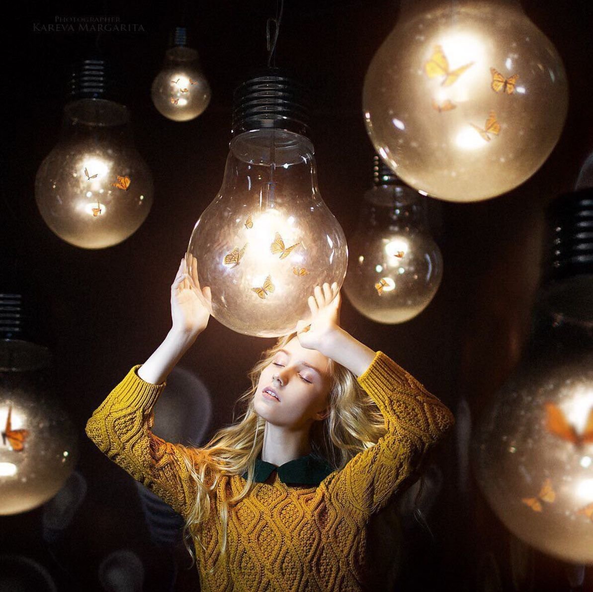 Неоновая вывеска лампочка