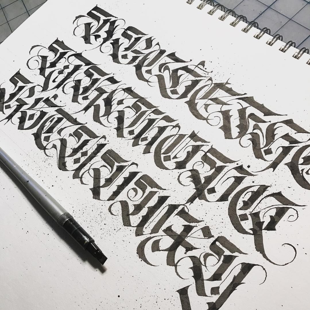 Надписи чёрной ручкой