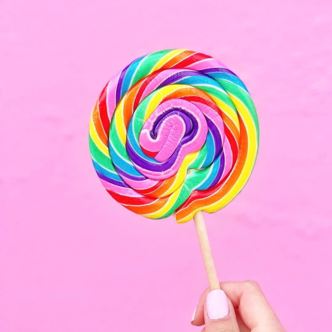 Радужный леденец на палочке