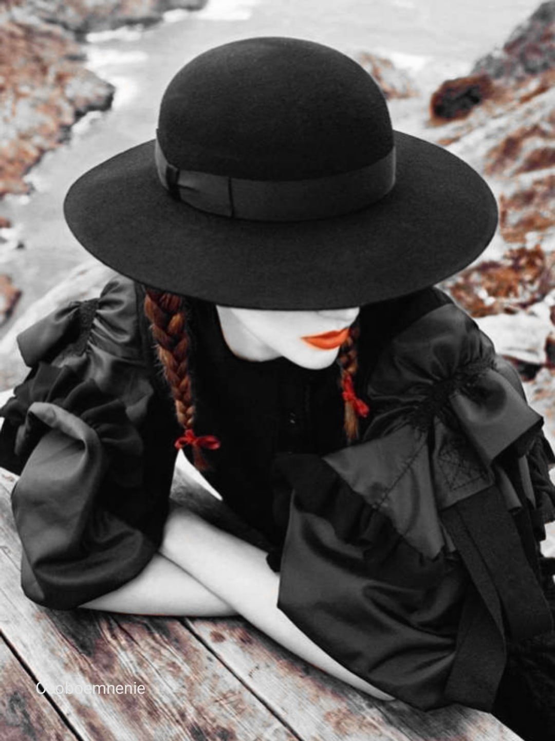 Дама в шляпке с вуалью