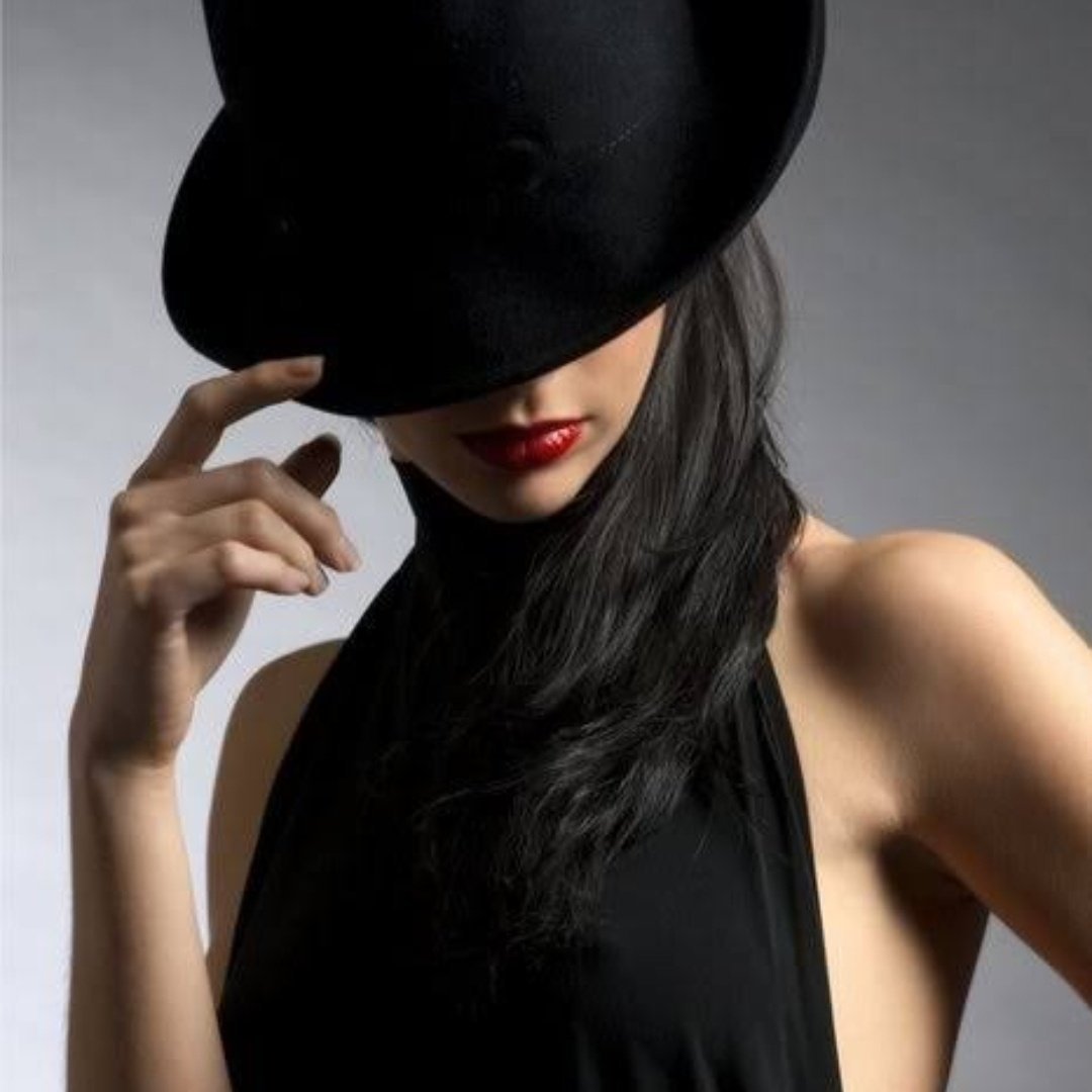 Женщина в шляпе