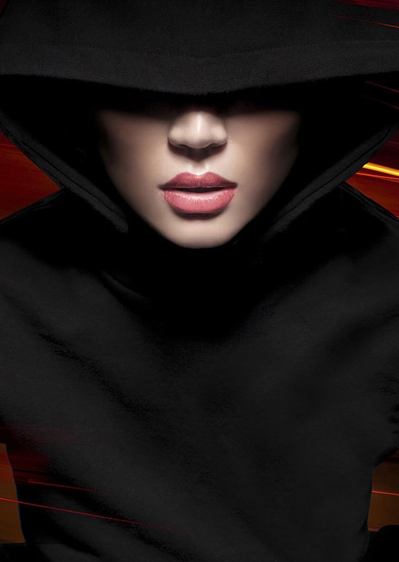 Элегантная женщина в шляпе