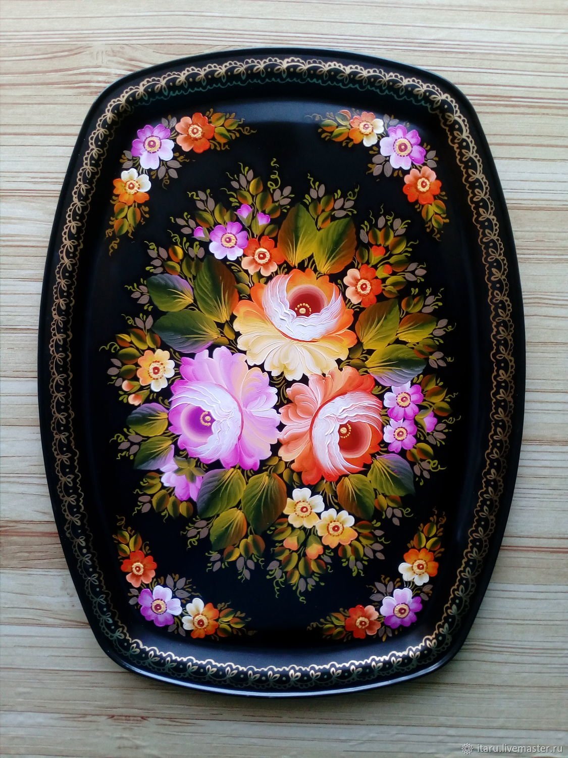 Тагильская роспись подносов