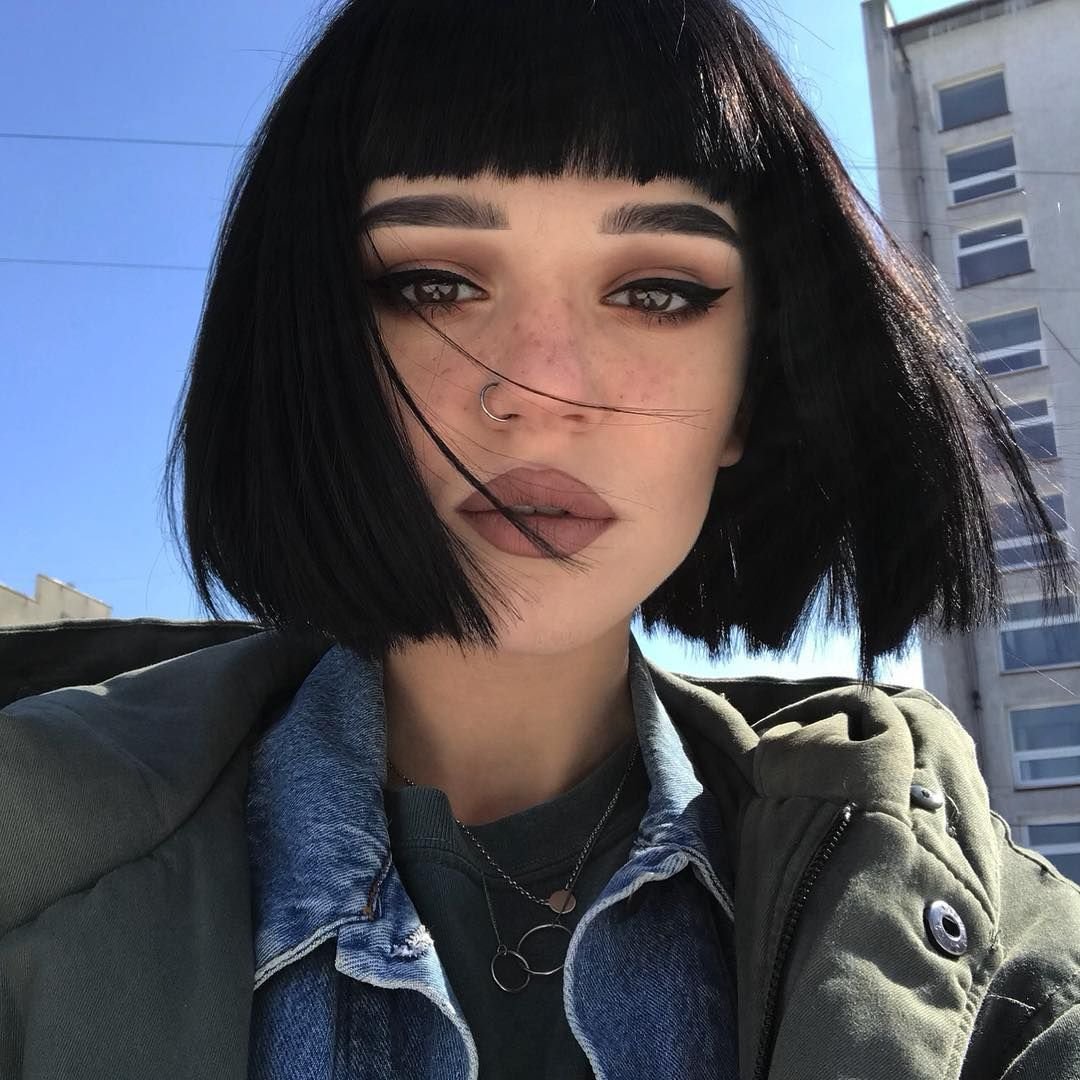 Девушка с каре Эстетика