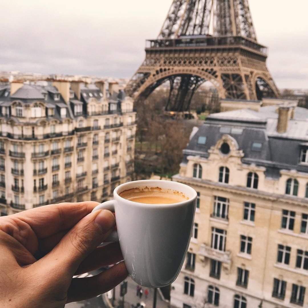 Утро в Париже