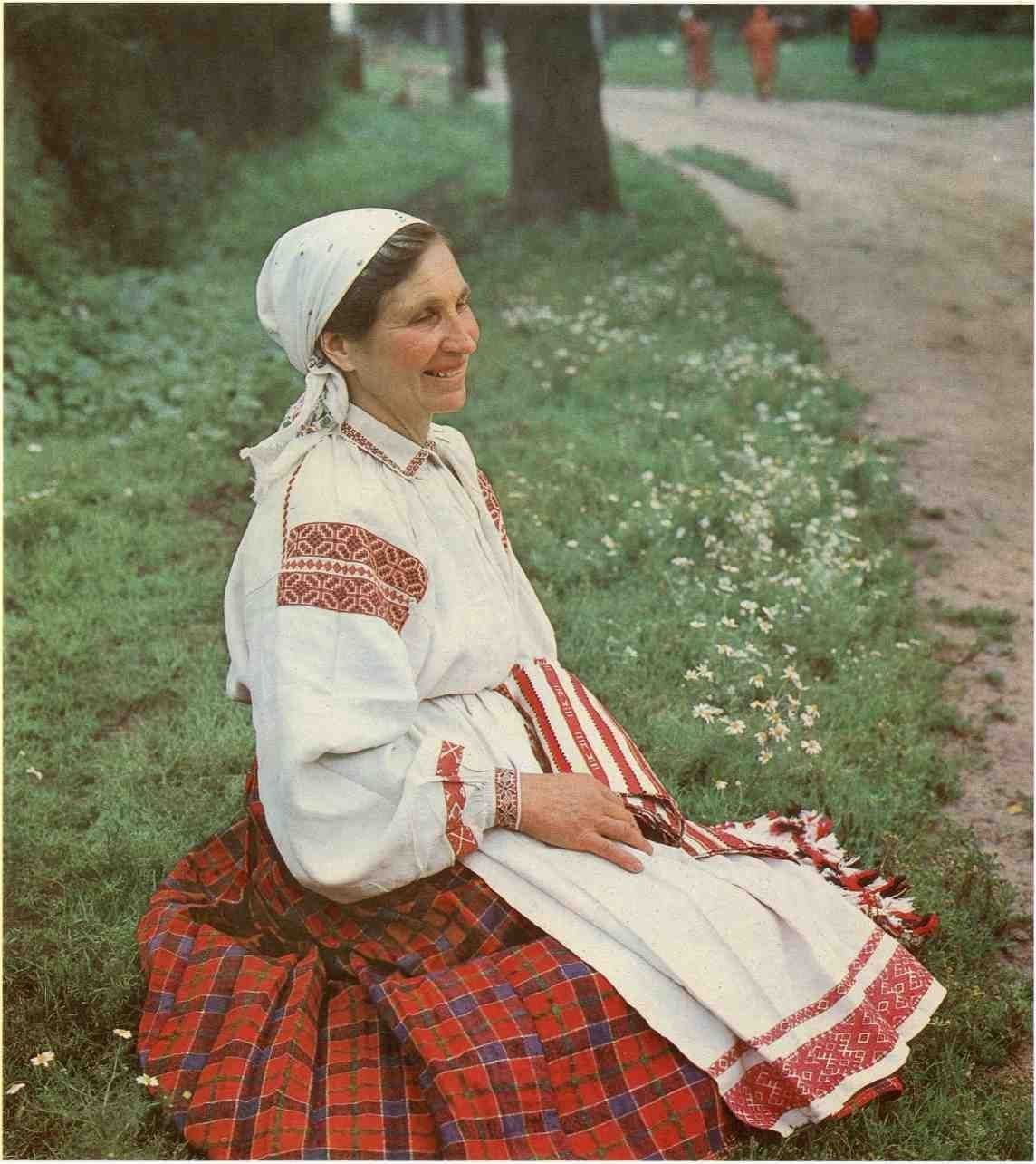 Белорусочка в национальном костюме