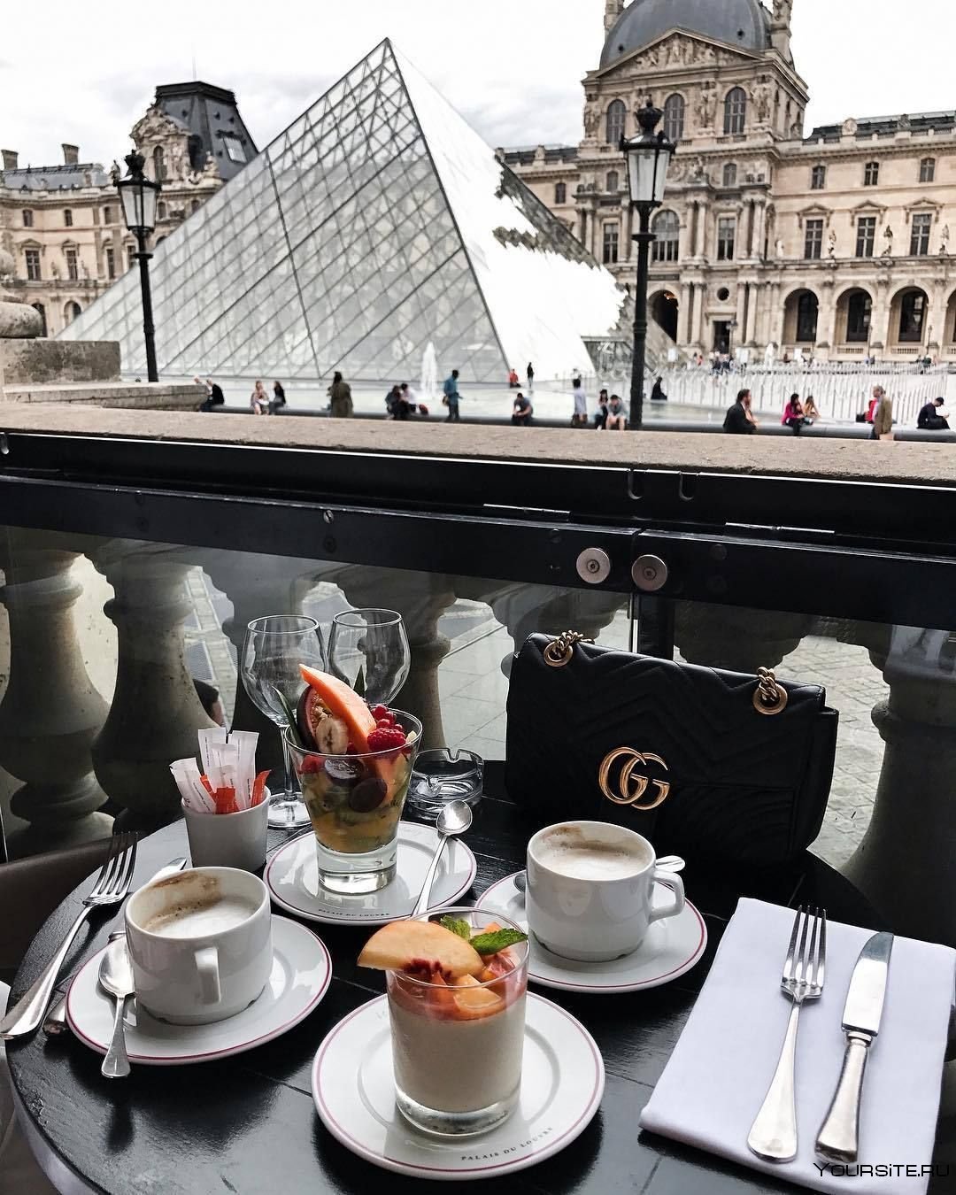 Завтрак на балконе