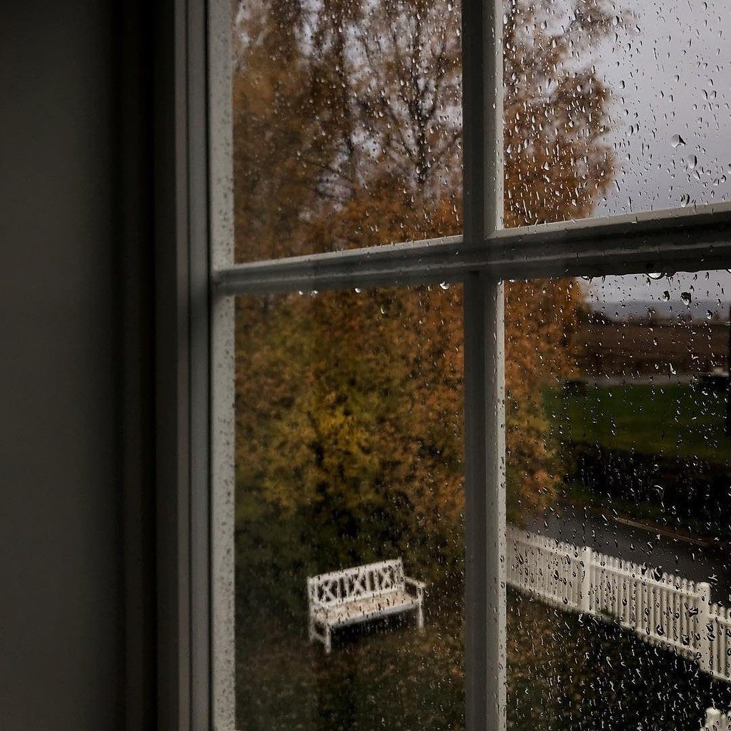 Дождь в окне