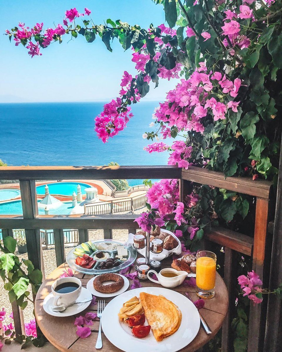 Завтрак с видом на море