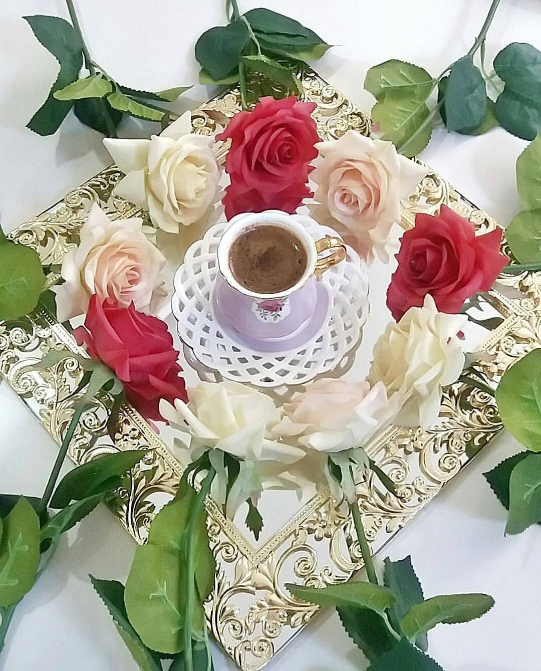 Доброе утро с кофе и белые розы