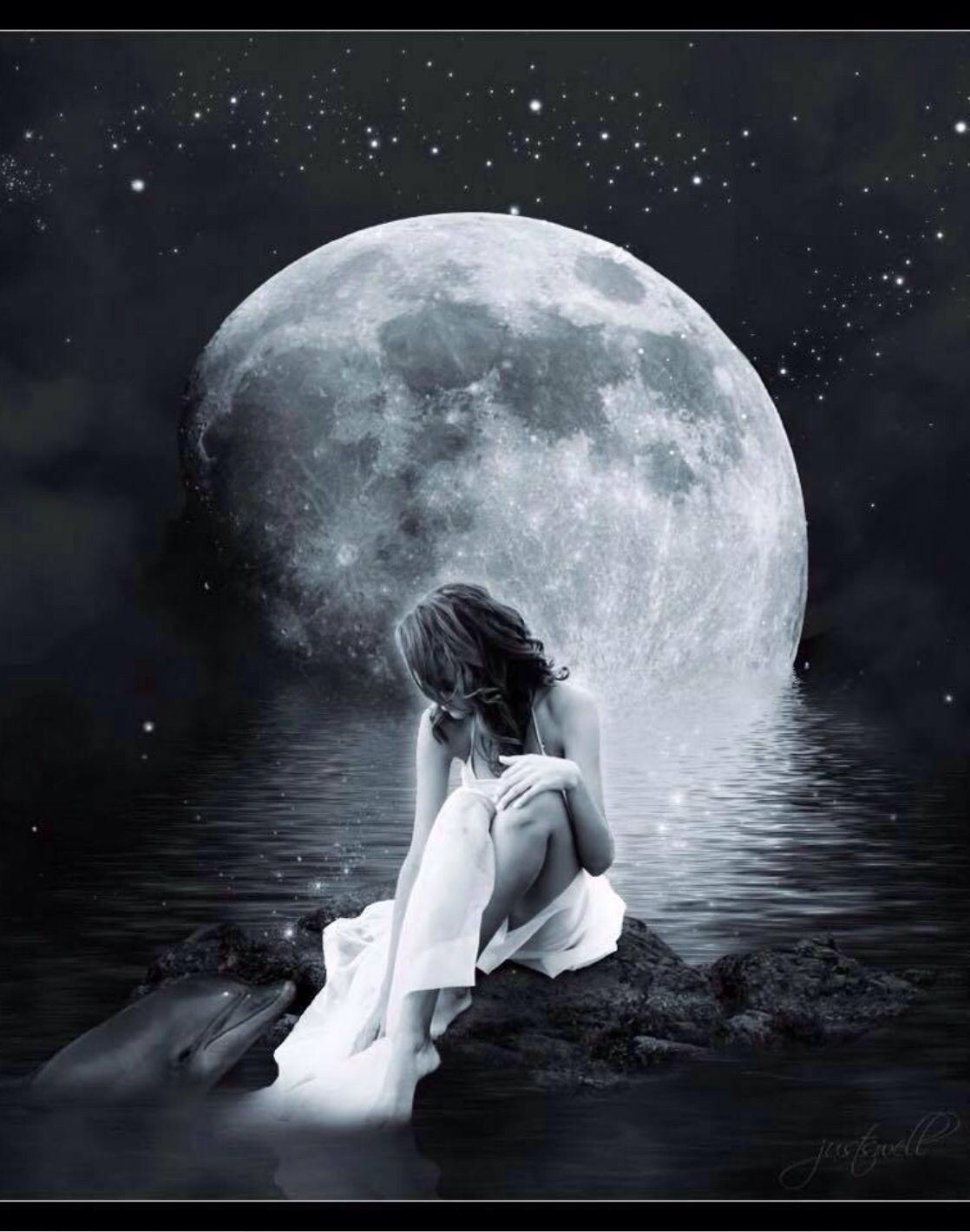 Девушка под луной