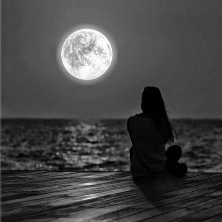 Девушка Луна одиночество